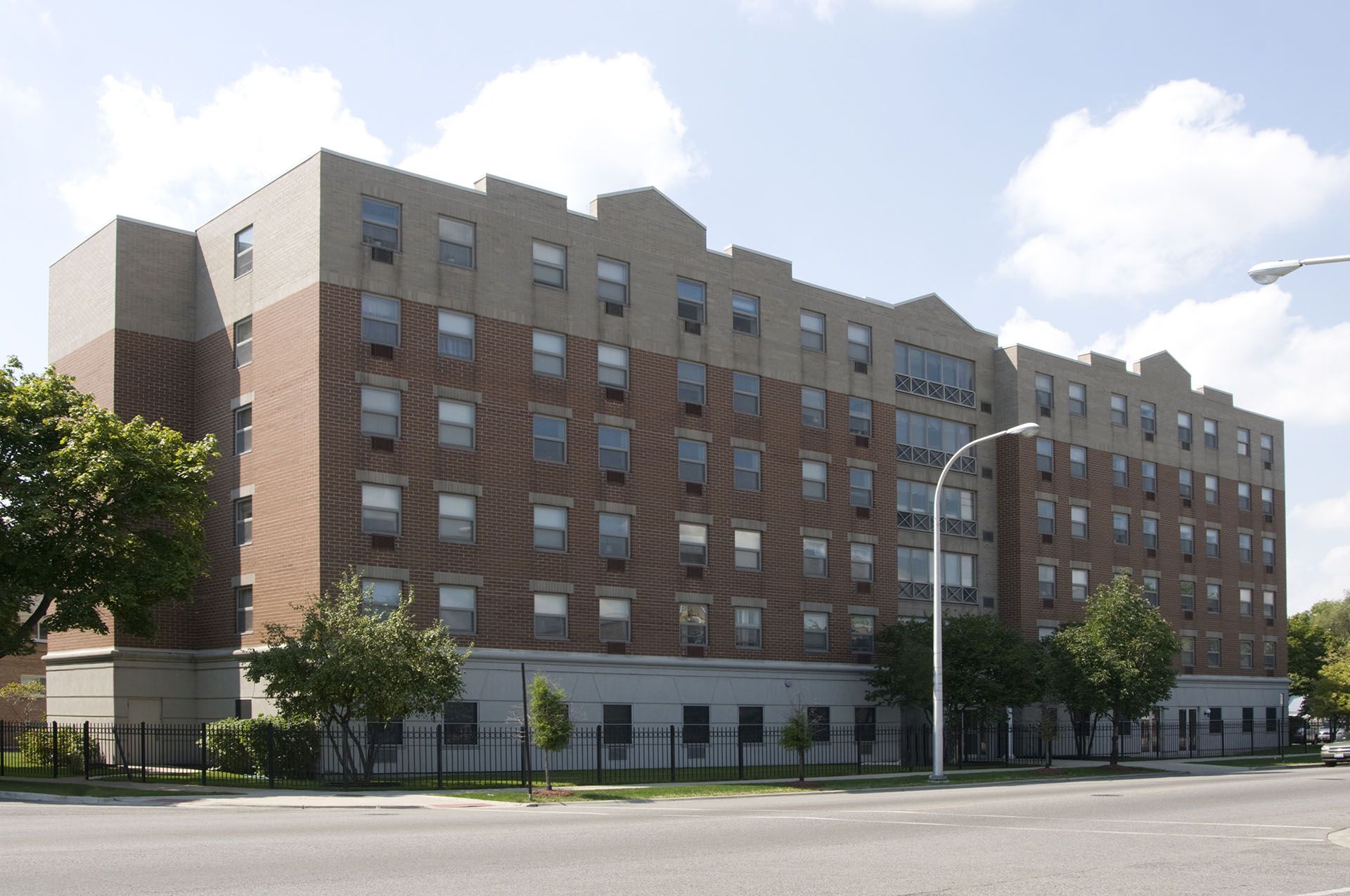 Senior suites belmont-cragin