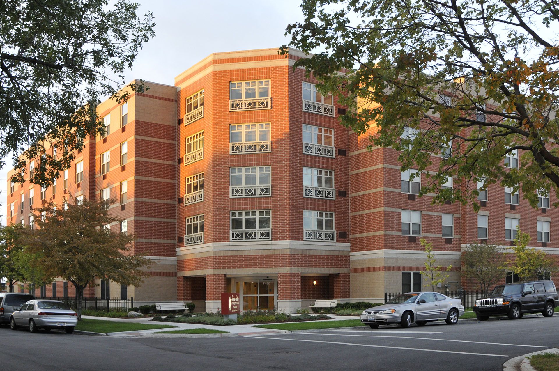 Senior suites of marquette village