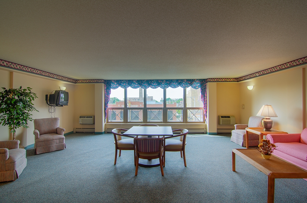 Senior suites ravenswood manor