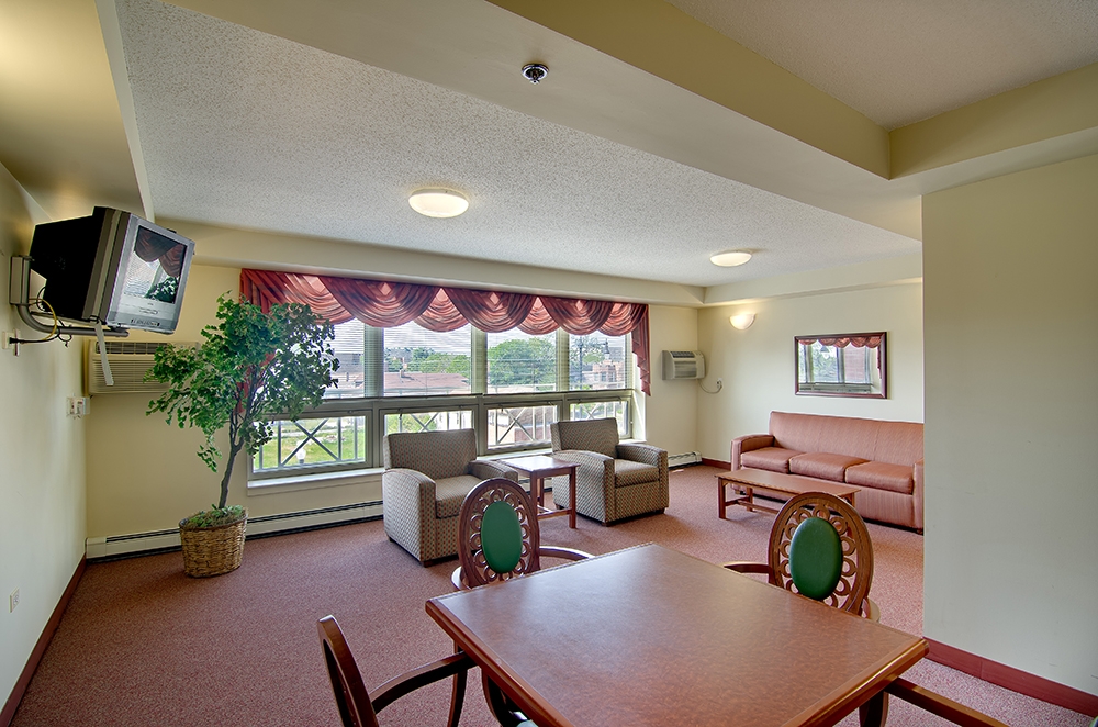 Senior suites auburn gresham