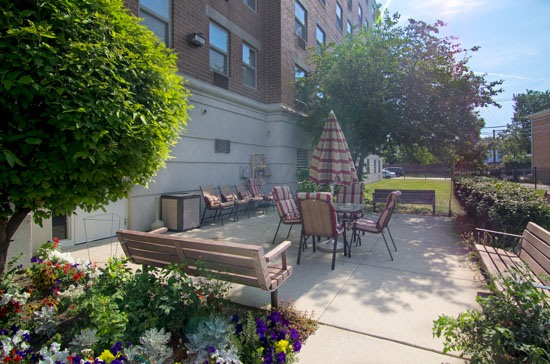 Senior suites belmont-cragin