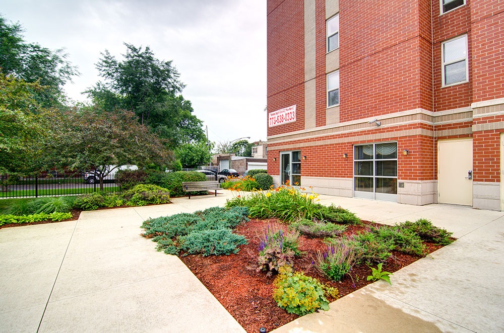 Senior suites west humboldt park