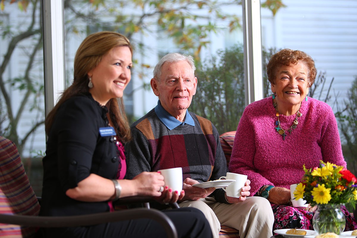An image of two residents and a Lake Wylie Assisted Living staff member.