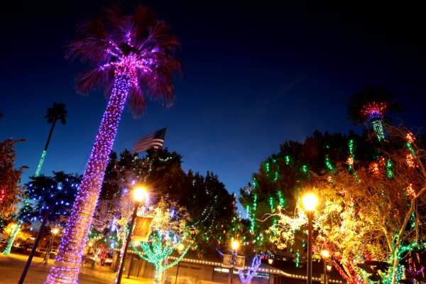 Glendale, Arizona, dolls up with lights for the annual Christmas event Glendale Glitters.