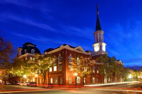 The Alexandria, VA, city hall captures the feel of colonial America.