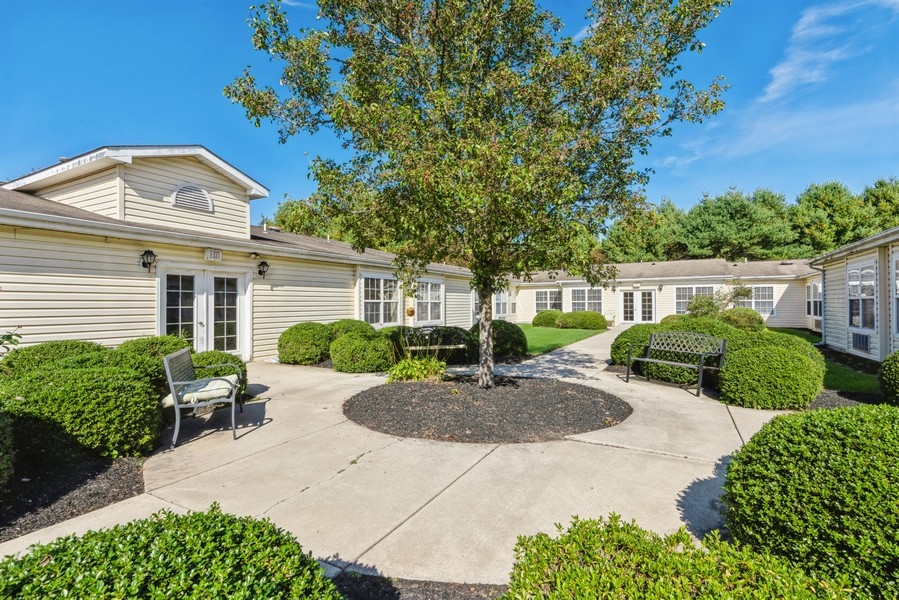 Lindsay Place, Assisted Living, Enclosed Courtyard