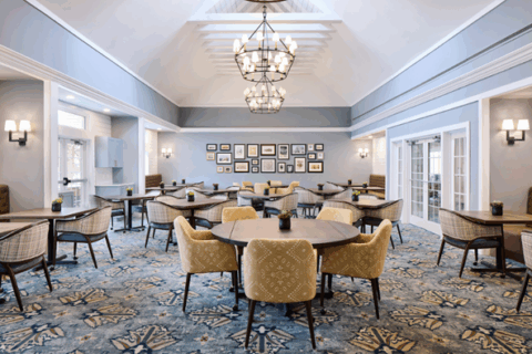 furniture1 Restaurant-Style Dining at Senior Lifestyle's Evergreen Retirement Community in Cincinnati, OH