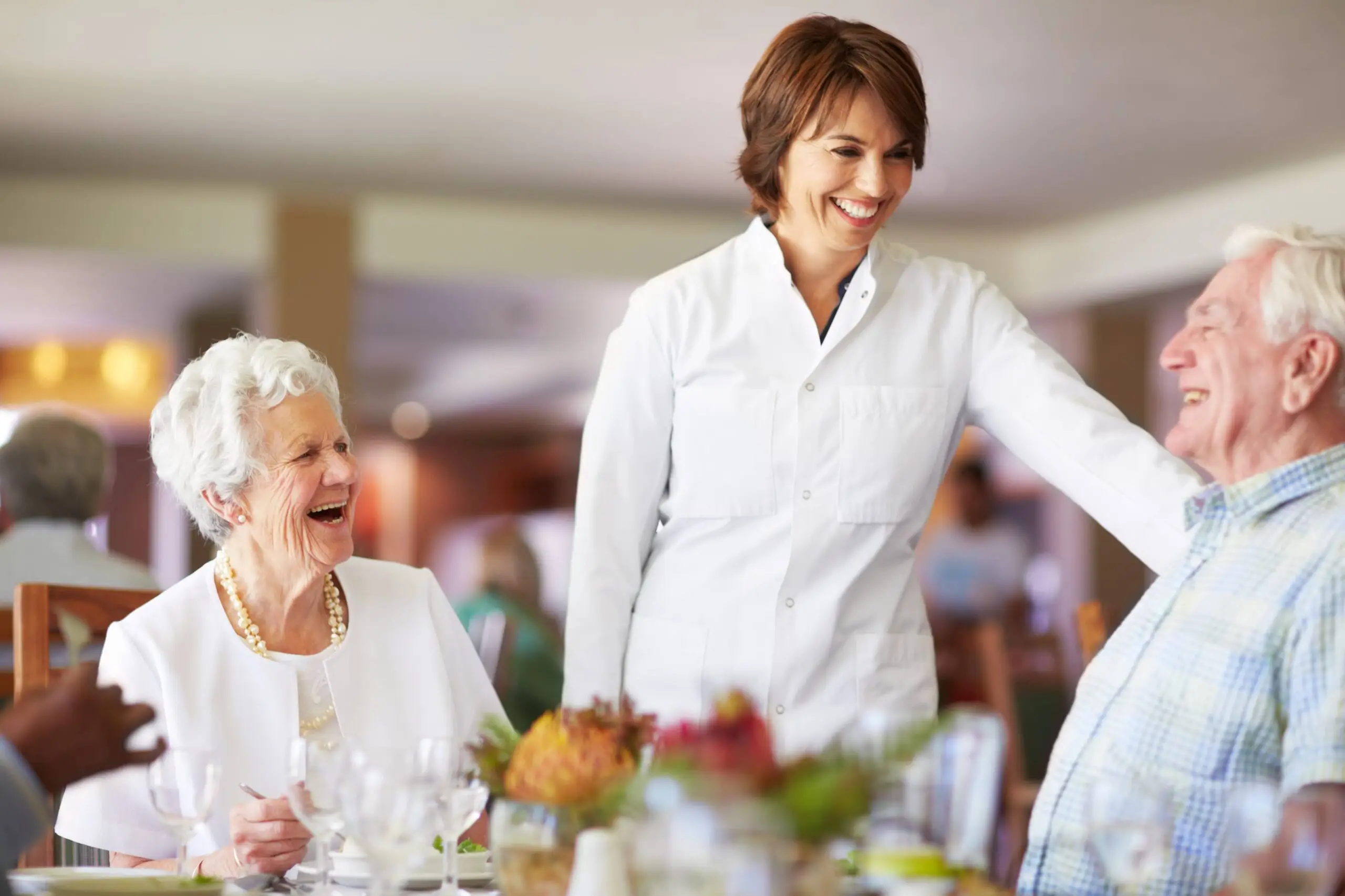 skilled-nursing-Dining-Experience-smiling-with-guests-scaled